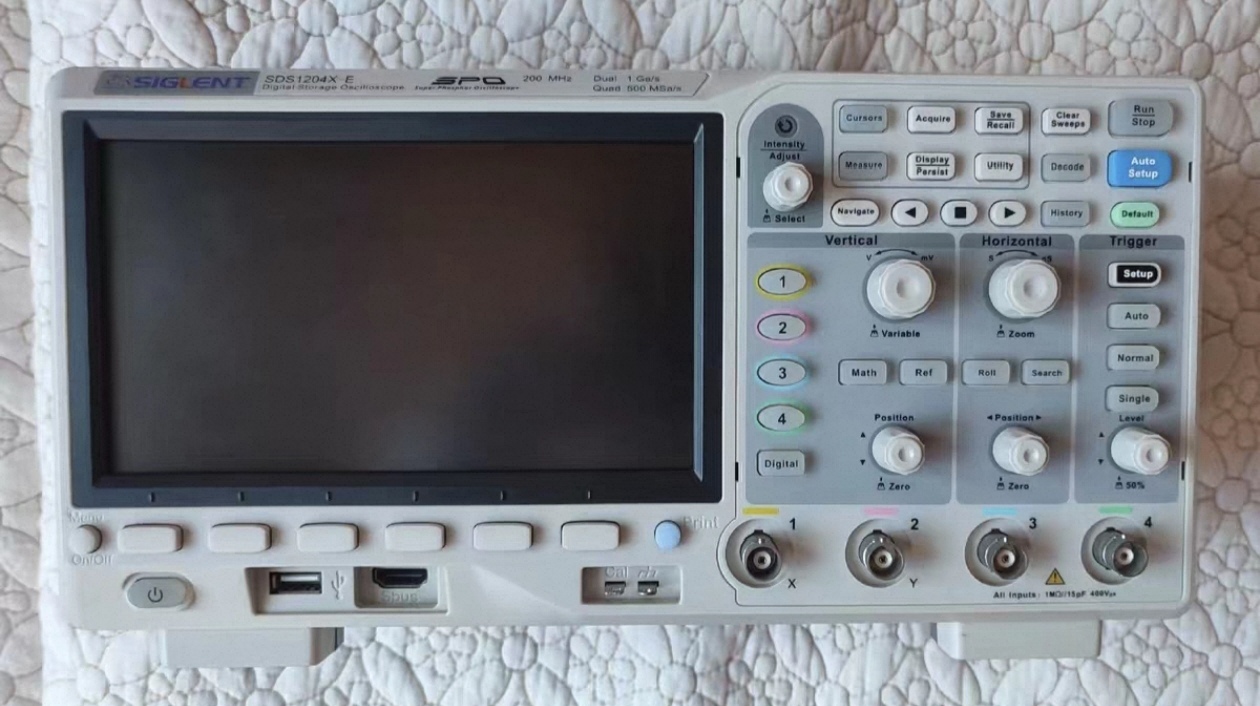 Osciloscópio Digital SIGLENT S - Digital Storage Oscilloscope 4 Channel 100Mhz avaliação e preço